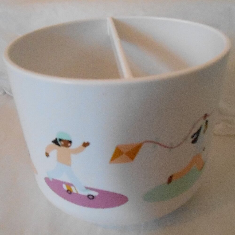 Pillowfort White Kids Children's Plastic Bathroom Toothbrush Holder-New